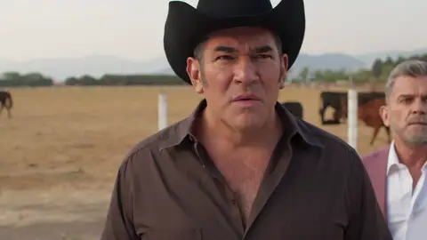 Una pintada contra Octavio pone en compromiso su futuro político Una pintada contra Octavio pone en compromiso su futuro político
