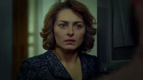 Una caja misteriosa llega a las manos de Cemilé Una caja misteriosa llega a las manos de Cemilé