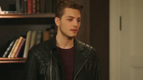 Ozan Paramparça: Vidas cruzadas