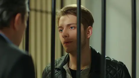 Ozan Paramparça: Vidas cruzadas