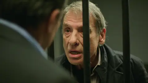 Rahmi Paramparça: Vidas cruzadas