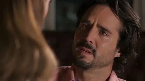 Leticia descubre a Rafael totalmente roto por su ruptura con Fernanda Leticia descubre a Rafael totalmente roto por su ruptura con Fernanda