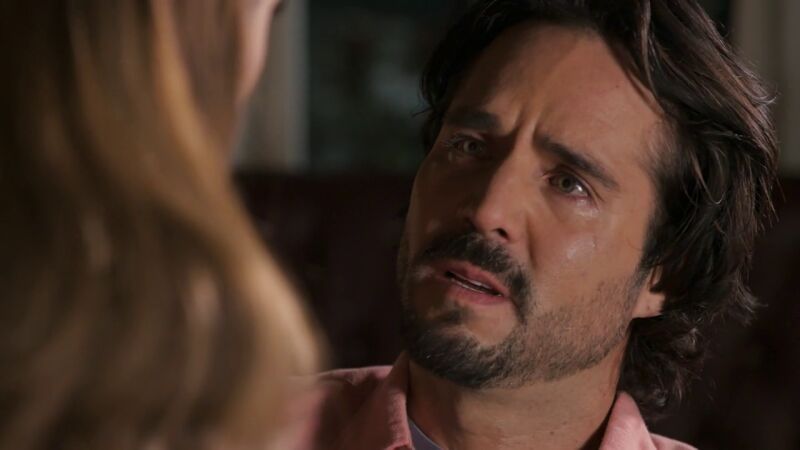 Leticia descubre a Rafael totalmente roto por su ruptura con Fernanda