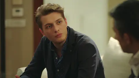 Ozan Paramparça: Vidas cruzadas