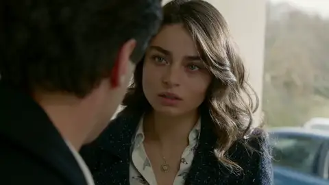 Meryem se enfrenta a Oktay tras descubrir quién es el responsable de la muerte de su padre Meryem se enfrenta a Oktay tras descubrir quién es el responsable de la muerte de su padre