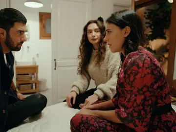 Elvan le confiesa a Sancar la verdad de su divorcio con Yayha y toma una decisión: Yahya no volverá a la mansión Elvan le confiesa a Sancar la verdad de su divorcio con Yayha y toma una decisión: Yahya no volverá a la mansión