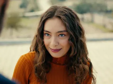 ¡Nare y Sancar por fin se atreven a soñar! Comienzan a idear la boda de sus sueños y su futuro junto a Melek ¡Nare y Sancar por fin se atreven a soñar! Comienzan a idear la boda de sus sueños y su futuro junto a Melek