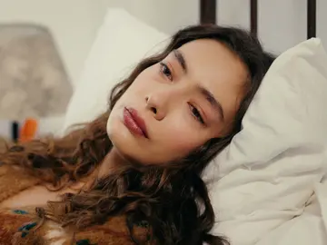 Sahra intoxica a Nare para que confiese la verdad del paradero de Akin Sahra intoxica a Nare para que confiese la verdad del paradero de Akin