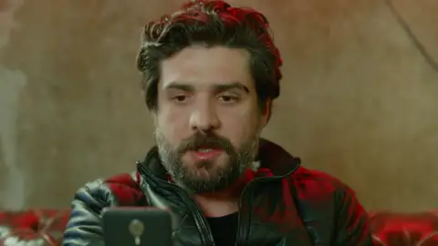 Oktay sigue libre y amenaza con matar a Meryem y a la madre de Derin Oktay sigue libre y amenaza con matar a Meryem y a la madre de Derin