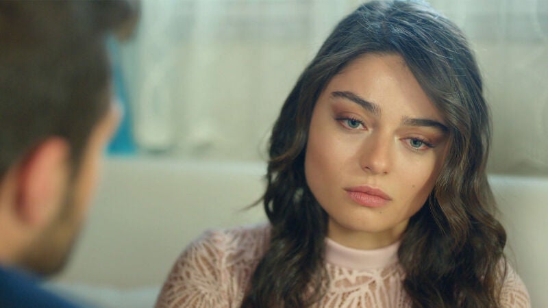 Meryem le confiesa a Savas sus preocupaciones para el futuro