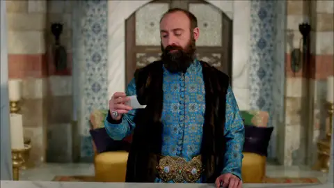 La carta de Hürren que consigue emocionar a Solimán: "Todos los seres de la tierra saben de mi amor por usted" La carta de Hürren que consigue emocionar a Solimán: "Todos los seres de la tierra saben de mi amor por usted"