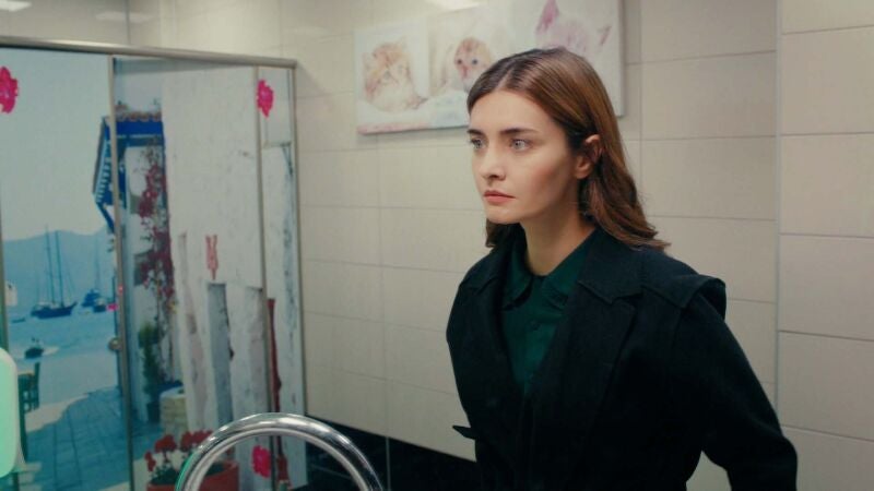 Menekse pierde la cabeza y decide volver a la ciudad para vengarse