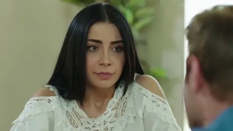 Ahmet le pide perdón a Zeynep por su comportamiento: "Lo siento de corazón" Ahmet le pide perdón a Zeynep por su comportamiento: "Lo siento de corazón"