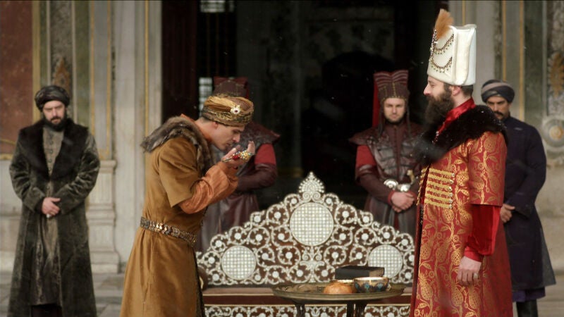 El hijo de Mahidevran es mayor de edad y se convierte en heredero del imperio
