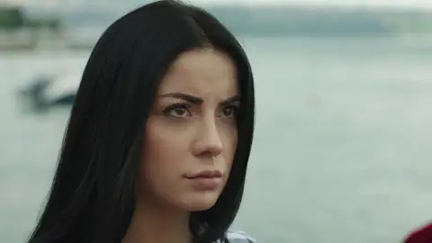 Zeynep rechaza la propuesta de matrimonio de Ahmet Zeynep rechaza la propuesta de matrimonio de Ahmet