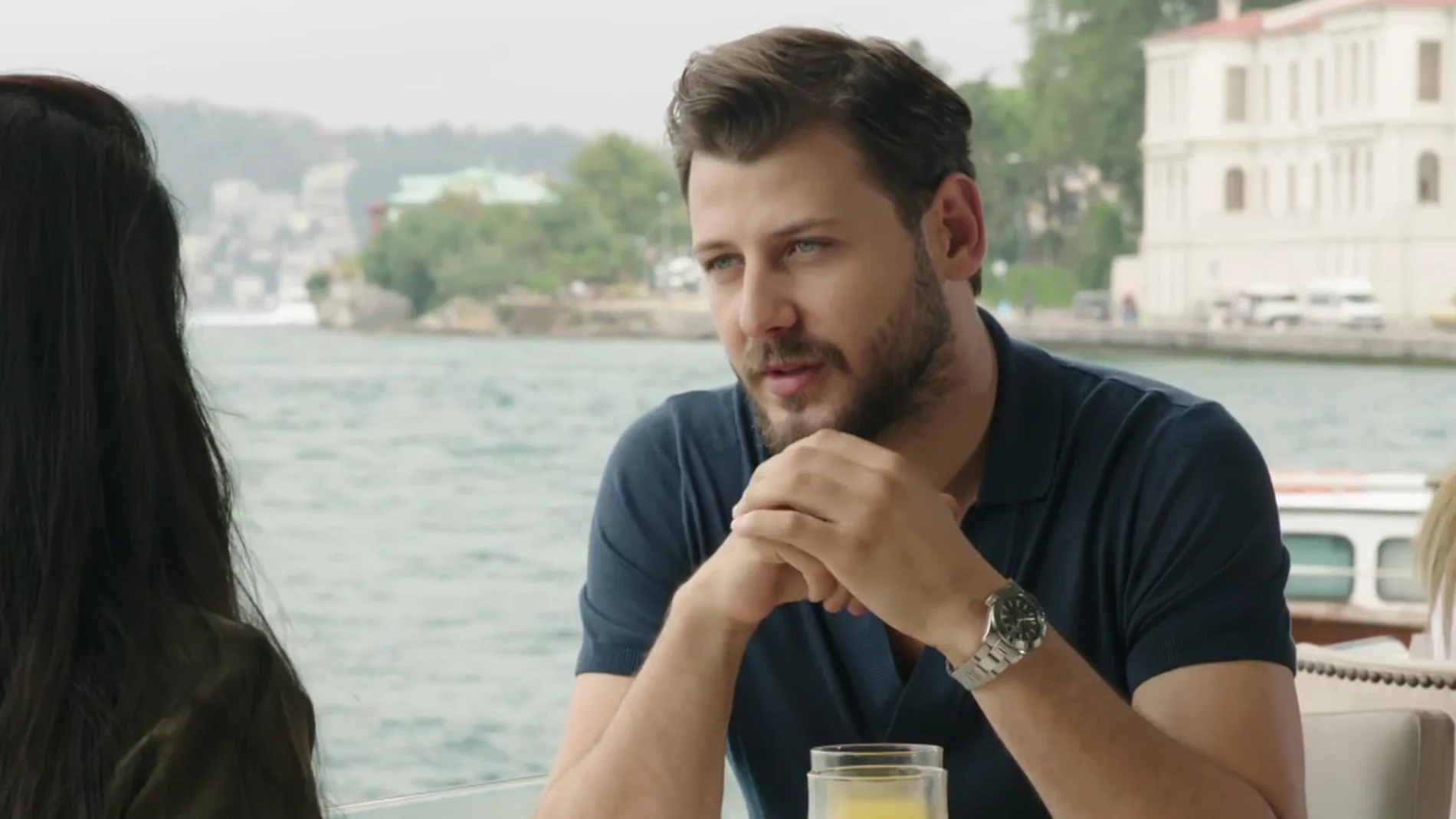 Zeynep y Onur tienen un romántico desayuno a la orilla del mar: "Tenerte es como un milagro"