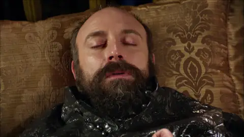 Conmoción en el palacio. Solimán está en coma Conmoción en el palacio. Solimán está en coma