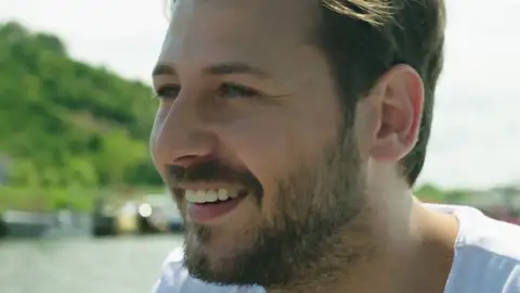 Onur prepara una velada romántica con Zeynep: "Cada minuto contigo vale oro" Onur prepara una velada romántica con Zeynep: "Cada minuto contigo vale oro"