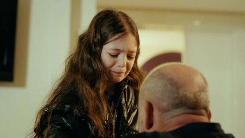 Melek le pide a Güven que la lleve con Nare: 