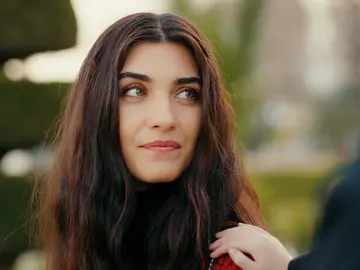 Halise y Melek conocen a Mavi y la invitan a cenar: "Así sabremos quién nos roba a Sancar" Halise y Melek conocen a Mavi y la invitan a cenar: "Así sabremos quién nos roba a Sancar"