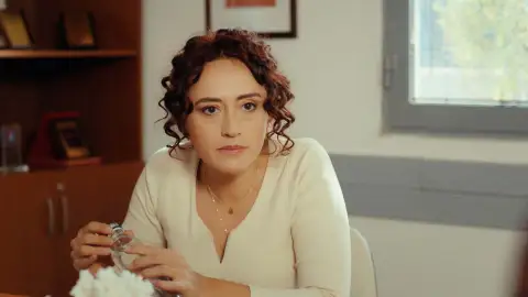 Kahraman amenaza a Müge para conseguir las acciones de Gediz Kahraman amenaza a Müge para conseguir las acciones de Gediz