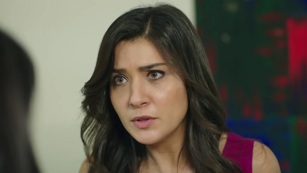 Onur, testigo involuntario de la dura conversación de Zeynep y Nefise Onur, testigo involuntario de la dura conversación de Zeynep y Nefise