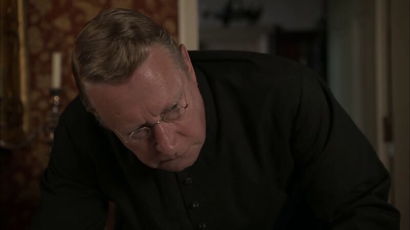 El extraño suicidio de Leonard Kingstown inquieta al padre Brown y empieza a investigar