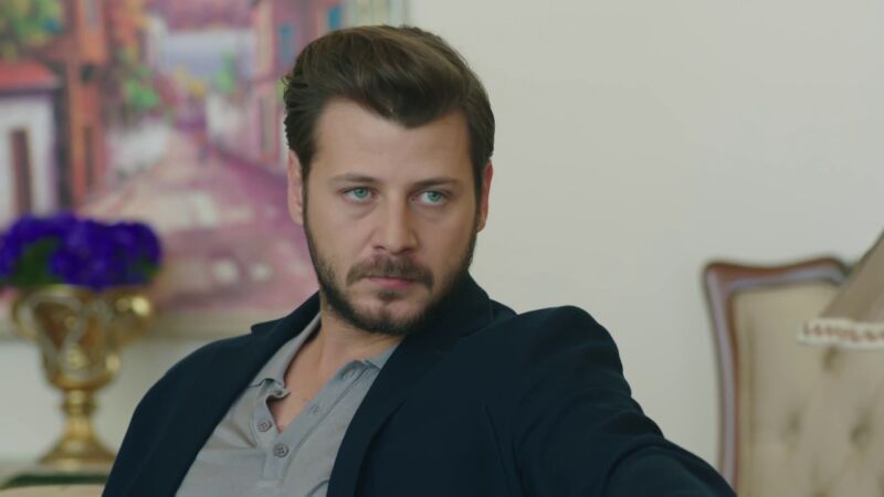 Muzaffer le rompe el corazón a Onur tras decirle que Zeynep es hija de Nefise