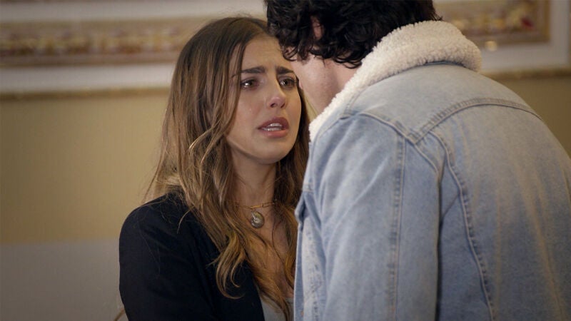 El secreto que Valeria no se atreve a contarle a Mateo