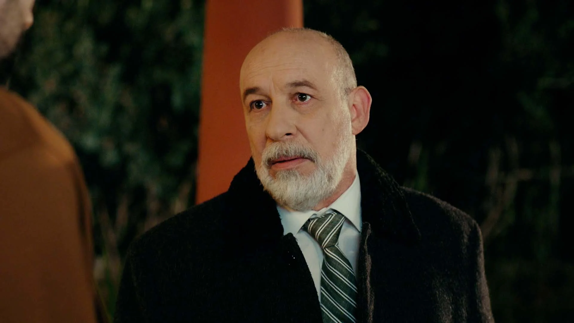 Güven y Sedat firman una alianza para acabar con la felicidad de Sancar y Mavi Güven y Sedat firman una alianza para acabar con la felicidad de Sancar y Mavi