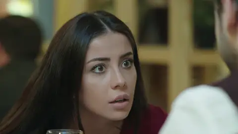 Zeynep, nerviosa e ilusionada ante la cena con su suegra Zeynep, nerviosa e ilusionada ante la cena con su suegra