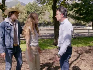 Mateo intenta hacer recordar a Valeria pero termina a golpes con Leonel Mateo intenta hacer recordar a Valeria pero termina a golpes con Leonel