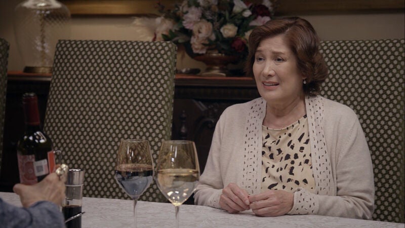 Minerva sospecha de la pasada relación entre Don Patricio y Dalia