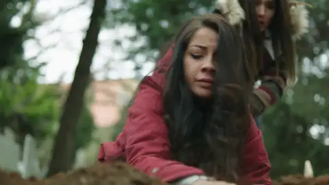 La vuelta de Ahmet como Kartal Karan lleva a la locura a Zeynep La vuelta de Ahmet como Kartal Karan lleva a la locura a Zeynep