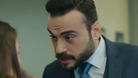 La hija de Cemal, Asya, la culpable involuntaria del estado de Aysun La hija de Cemal, Asya, la culpable involuntaria del estado de Aysun