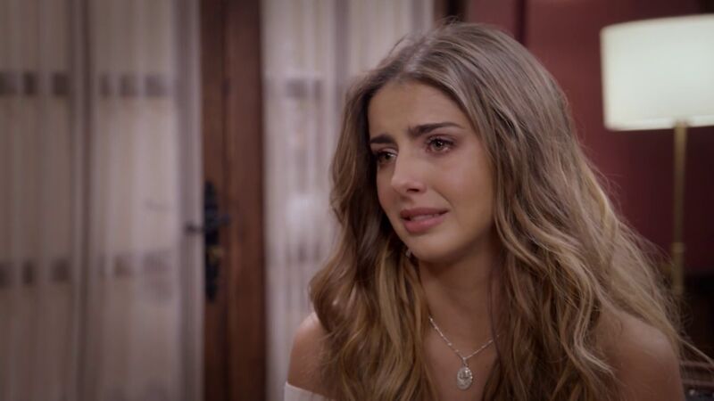 Valeria está decidida a retomar las riendas de su vida pero Leonel le pone una condición