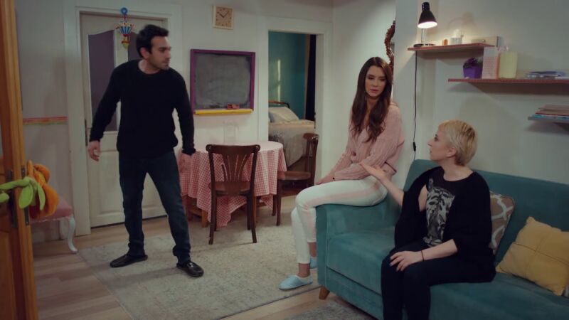 Zeynep ha llegado dispuesta a llevarse a Öykü y Demir quiere saber el por qué