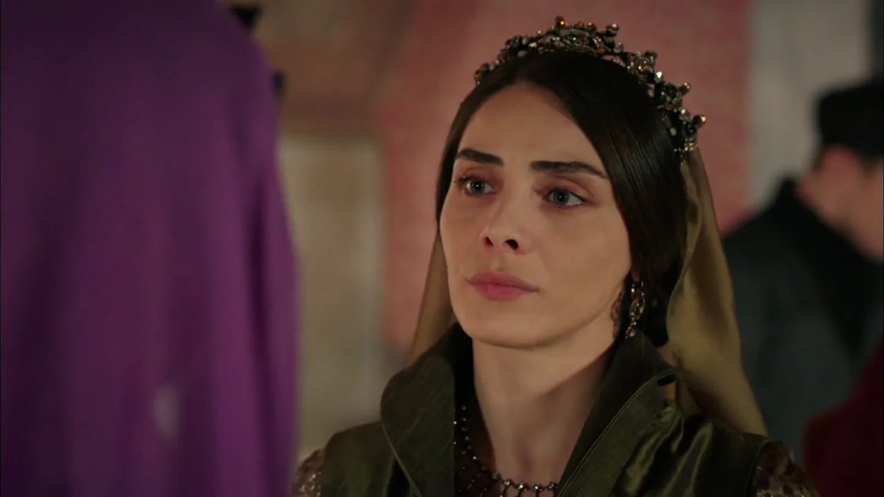 Mahidevran responsabiliza a Hürren de la muerte de su nieto y la de Ibrahim Mahidevran responsabiliza a Hürren de la muerte de su nieto y la de Ibrahim