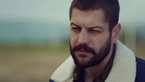 Demir, ante una prueba clave, incapaz de creer a Cemal y aceptar que su mejor amigo mató a su padre Demir, ante una prueba clave, incapaz de creer a Cemal y aceptar que su mejor amigo mató a su padre