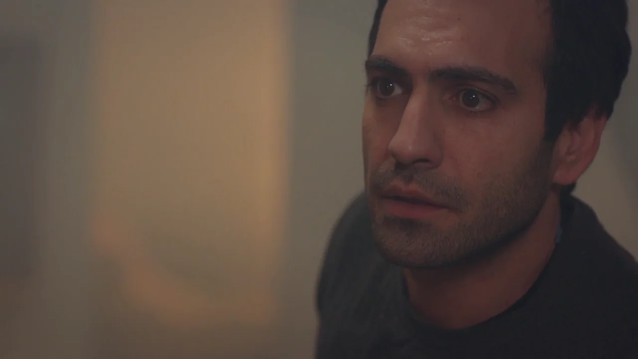 ¡Sus vidas corren peligro! El fuego invade la casa Öykü, Demir y Candan ¡Sus vidas corren peligro! El fuego invade la casa Öykü, Demir y Candan