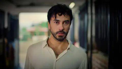 ¡No puede ser! Ferit incrédulo, descubre la traición de Yaman y Hande ¡No puede ser! Ferit incrédulo, descubre la traición de Yaman y Hande
