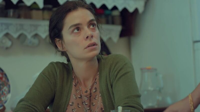 Bahar se reencuentra con su madre y protagonizan un tenso momento