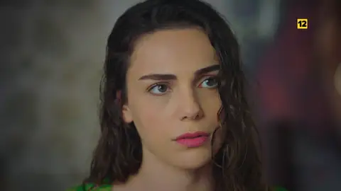 Ferit y Ayse se enfrentan a la decisión de casarse. El sábado a las 22:00 horas, nuevo capítulo de Corazón Herido Ferit y Ayse se enfrentan a la decisión de casarse. El sábado a las 22:00 horas, nuevo capítulo de Corazón Herido
