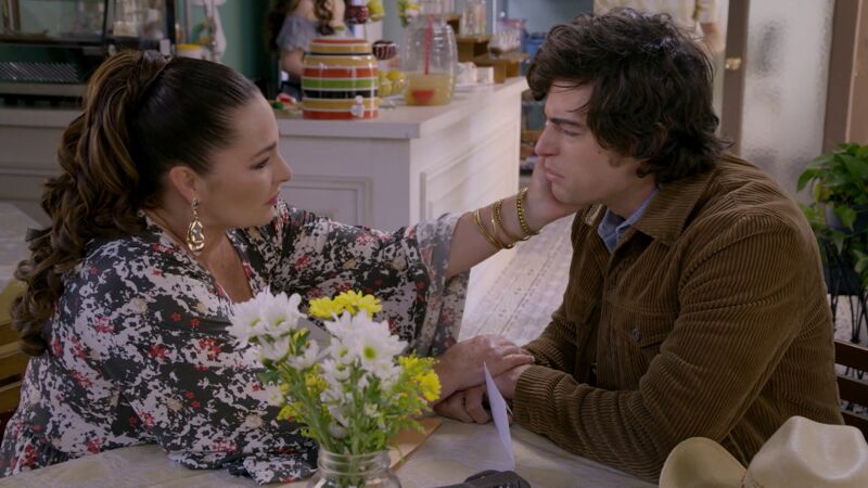 Mateo y Esmeralda ya como madre e hijo, buscan las respuestas a su pasado