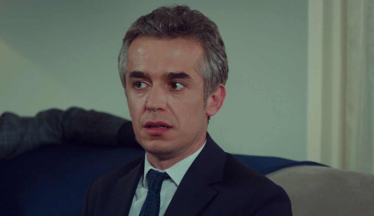 La complicada y c&oacute;mica petici&oacute;n de mano de Ugur a Sevgi