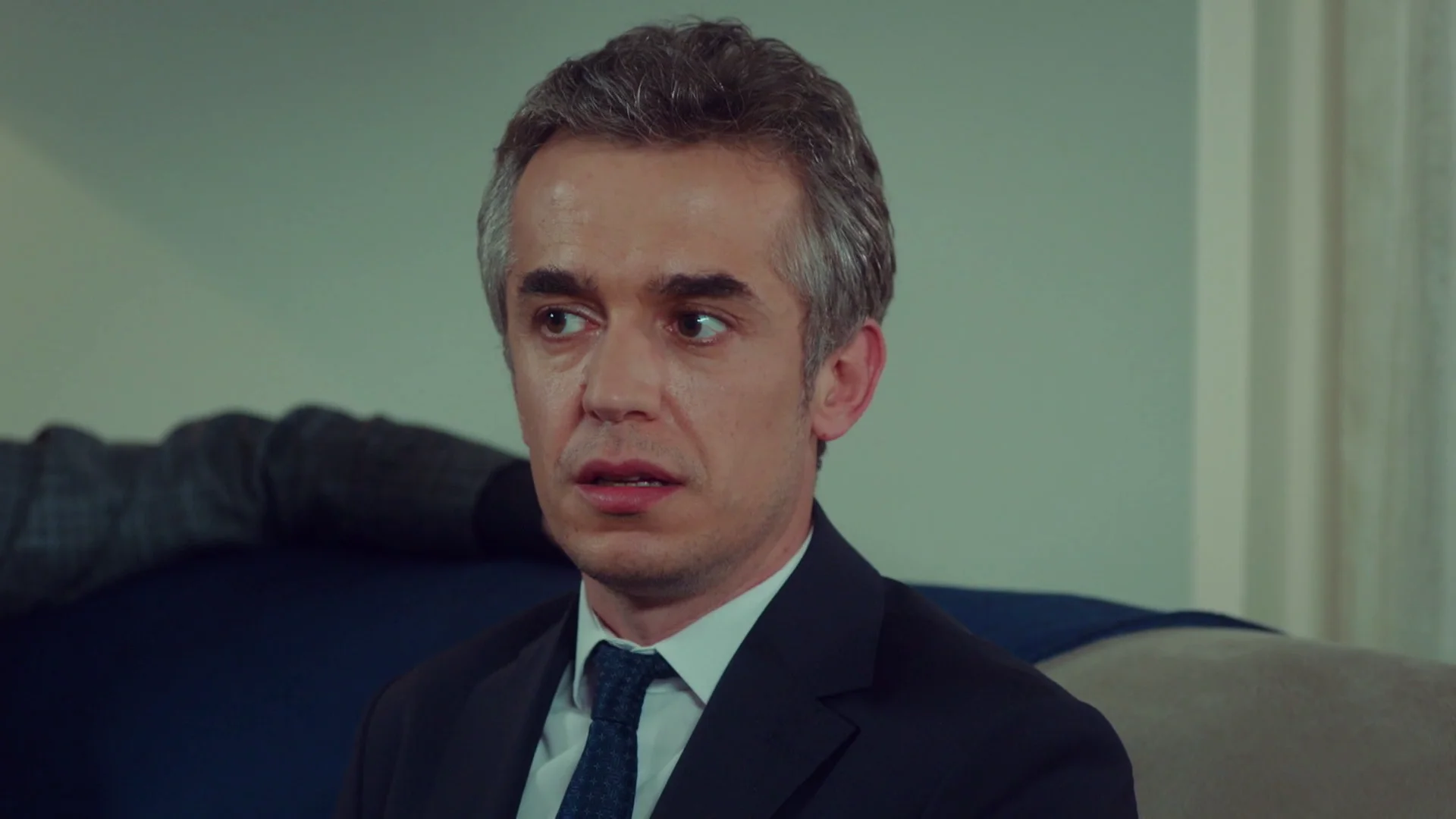 La complicada y cómica petición de mano de Ugur a Sevgi La complicada y cómica petición de mano de Ugur a Sevgi