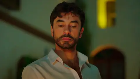 Ferit quema todo su pasado con Hande: “Voy a escribir una nueva historia con mi esposa” Ferit quema todo su pasado con Hande: “Voy a escribir una nueva historia con mi esposa”