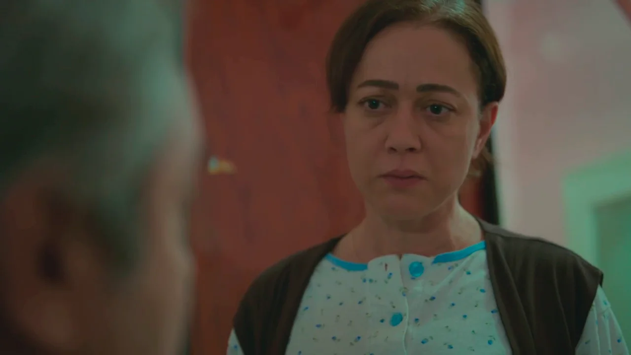Hatice defiende a Sirin delante de Enver: &ldquo;Mi hija no est&aacute; loca&rdquo;