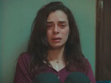 Bahar comparte con Ceyda su dolor: "Sarp tenía otra mujer en su vida" Bahar comparte con Ceyda su dolor: "Sarp tenía otra mujer en su vida"