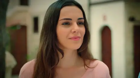 Ayse decide quedarse al lado de Ferit y advierte a Azade: “Estoy dispuesta a luchar hasta el final” Ayse decide quedarse al lado de Ferit y advierte a Azade: “Estoy dispuesta a luchar hasta el final”